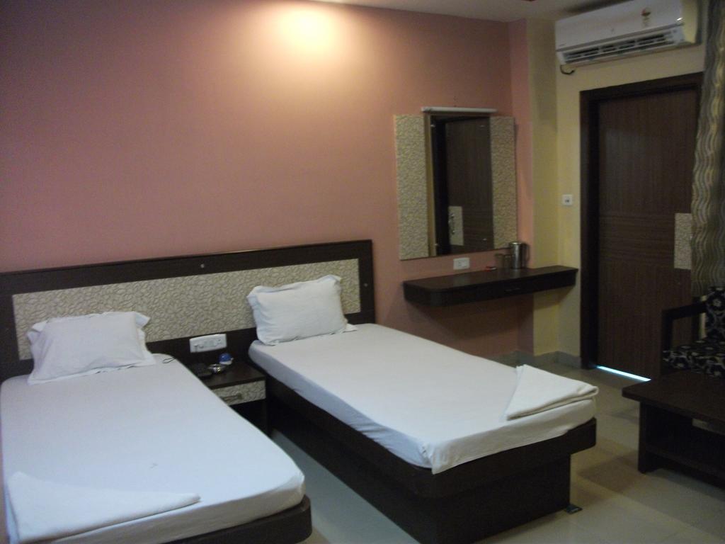 Hotel Parshuram Guwahati Buitenkant foto
