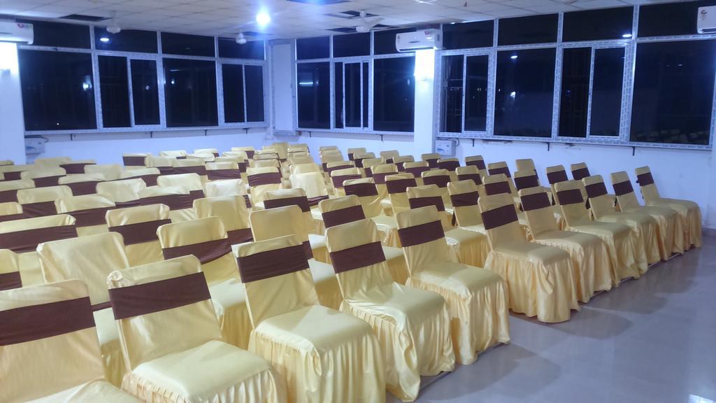 Hotel Parshuram Guwahati Buitenkant foto