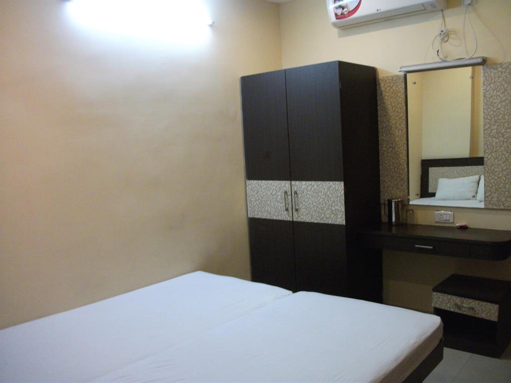 Hotel Parshuram Guwahati Buitenkant foto