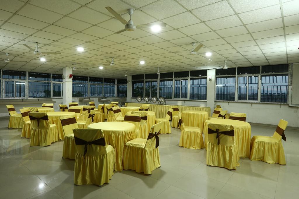 Hotel Parshuram Guwahati Buitenkant foto